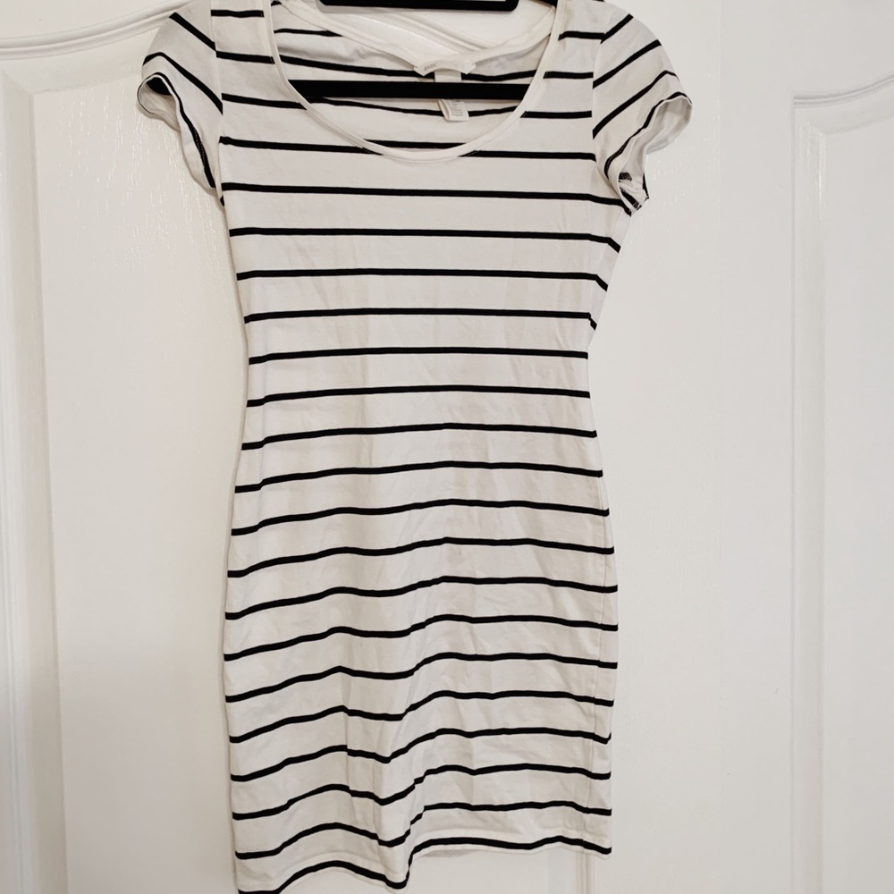H&M black and white striped short sleeve dress